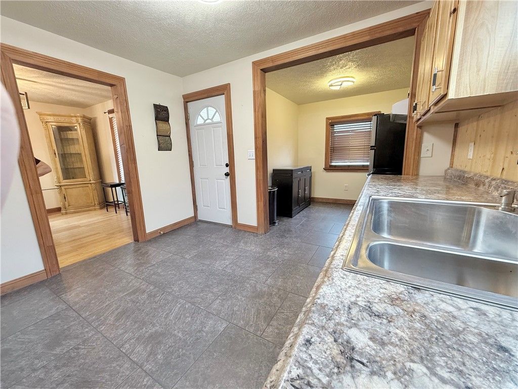 Image 9 of property listing at 24 W Chartes St, New Castle, PA 16102