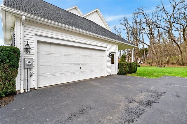 574 Dunnbridge Drive, Webster, NY 14580