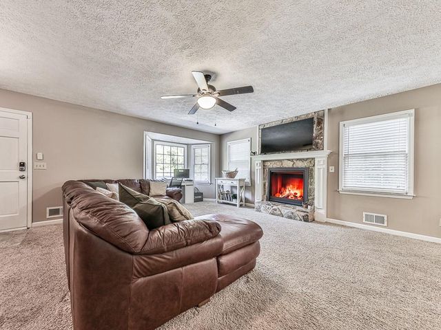 921 White Stag Lane, Canton, GA 30115