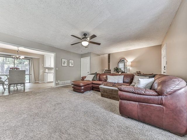 921 White Stag Lane, Canton, GA 30115