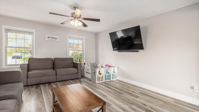 156 Glen Crossing Drive, Etna, OH 43062