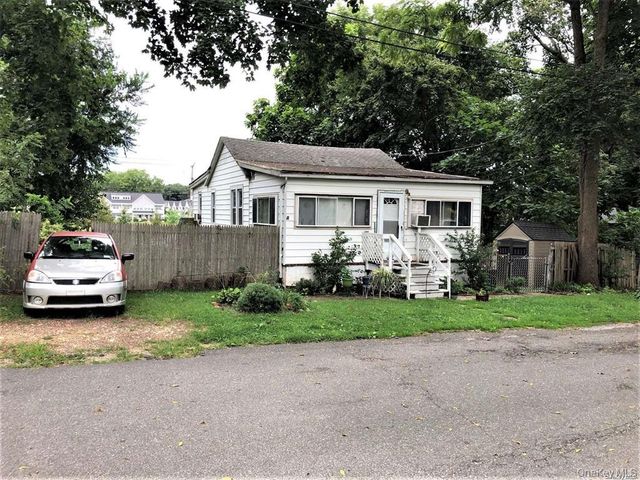 111 WYONA Wyona Avenue, Selden, NY 11784
