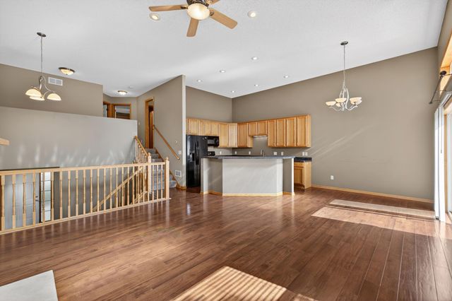 1758 Philipp Drive, Shakopee, MN 55379