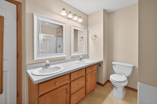 1758 Philipp Drive, Shakopee, MN 55379