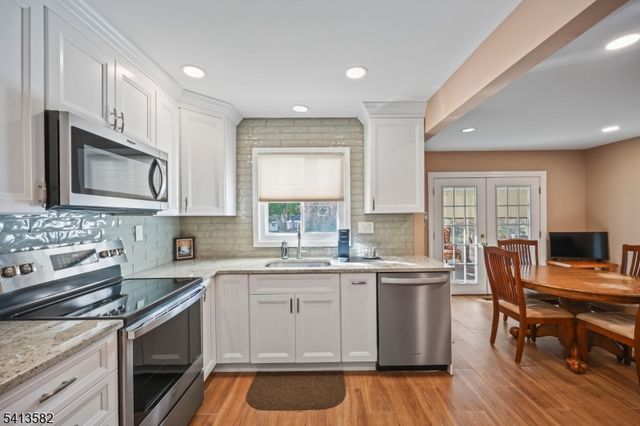 2 Varnum Ln, Manalapan Twp., NJ 07726