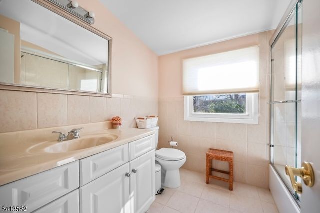 2 Varnum Ln, Manalapan Twp., NJ 07726