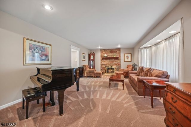 2 Varnum Ln, Manalapan Twp., NJ 07726