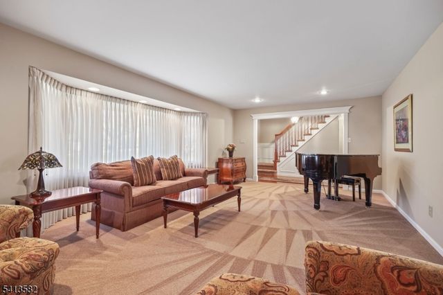 2 Varnum Ln, Manalapan Twp., NJ 07726