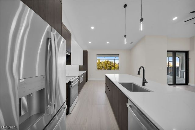 1425 NE 2nd ST, Cape Coral, FL 33909