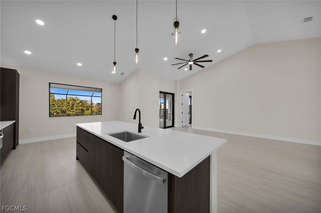 1425 NE 2nd ST, Cape Coral, FL 33909