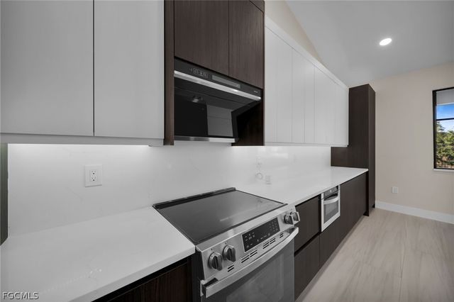 1425 NE 2nd ST, Cape Coral, FL 33909