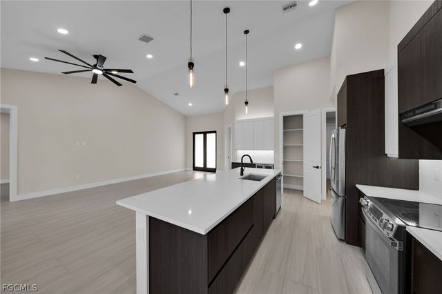 1425 NE 2nd ST, Cape Coral, FL 33909