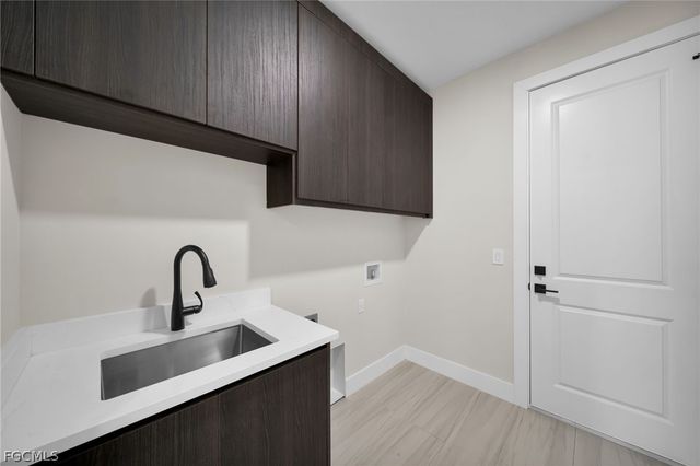 1425 NE 2nd ST, Cape Coral, FL 33909