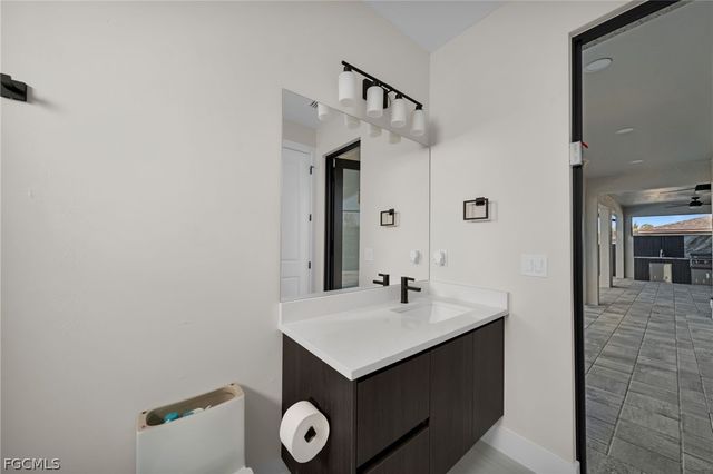 1425 NE 2nd ST, Cape Coral, FL 33909