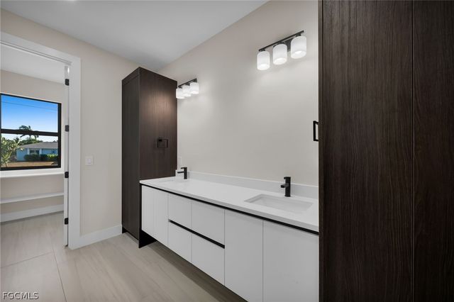 1425 NE 2nd ST, Cape Coral, FL 33909