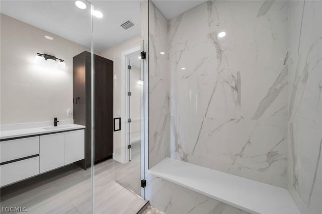 1425 NE 2nd ST, Cape Coral, FL 33909