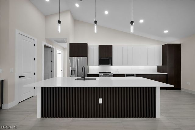 1425 NE 2nd ST, Cape Coral, FL 33909