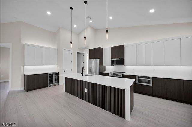 1425 NE 2nd ST, Cape Coral, FL 33909