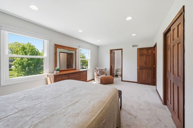 254 Woodville Lane, Schaumburg, IL 60193