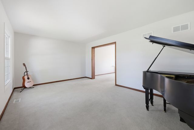 254 Woodville Lane, Schaumburg, IL 60193