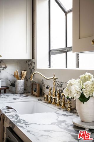 1208 S La Jolla Avenue, Los Angeles, CA 90035
