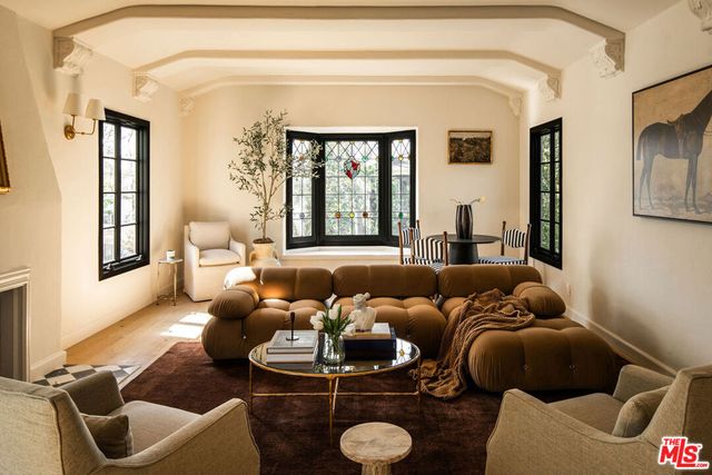 1208 S La Jolla Avenue, Los Angeles, CA 90035