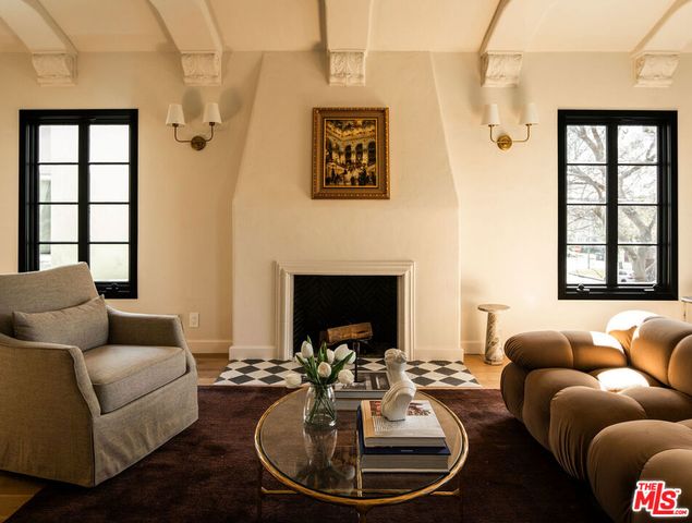 1208 S La Jolla Avenue, Los Angeles, CA 90035