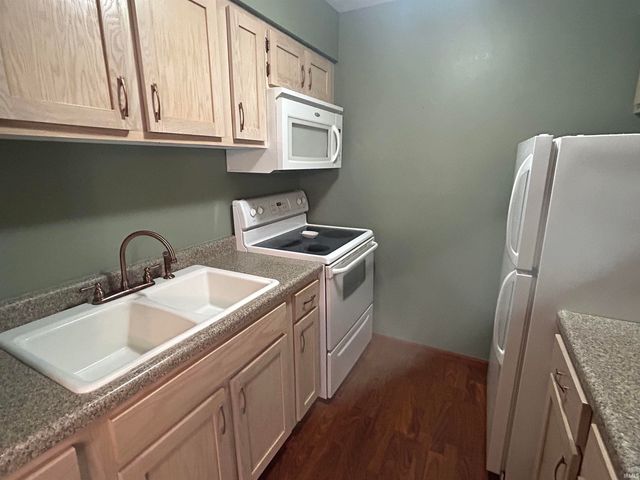 2500 Topsfield Rd Apt 923, South Bend, IN 46614