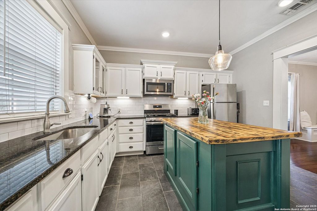 240 Belmont, San Antonio, TX 78202