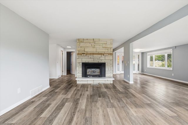 8920 E Schwachtgen Branch Rd, Chattaroy, WA 99003