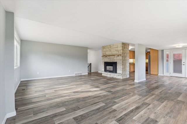 8920 E Schwachtgen Branch Rd, Chattaroy, WA 99003