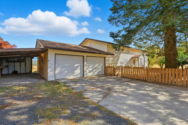 8920 E Schwachtgen Branch Rd, Chattaroy, WA 99003