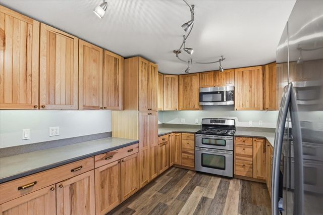 8920 E Schwachtgen Branch Rd, Chattaroy, WA 99003