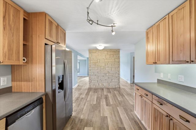 8920 E Schwachtgen Branch Rd, Chattaroy, WA 99003