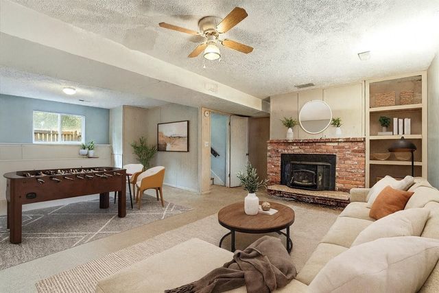 8920 E Schwachtgen Branch Rd, Chattaroy, WA 99003