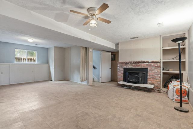 8920 E Schwachtgen Branch Rd, Chattaroy, WA 99003