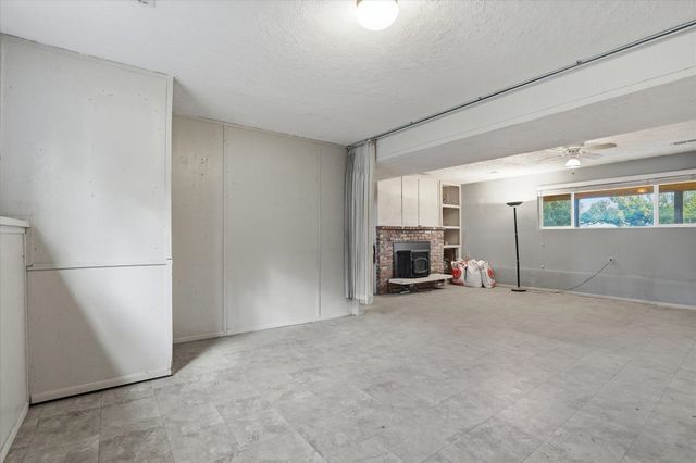 8920 E Schwachtgen Branch Rd, Chattaroy, WA 99003