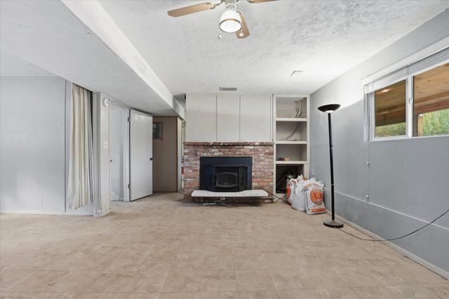 8920 E Schwachtgen Branch Rd, Chattaroy, WA 99003