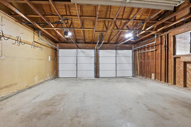 8920 E Schwachtgen Branch Rd, Chattaroy, WA 99003