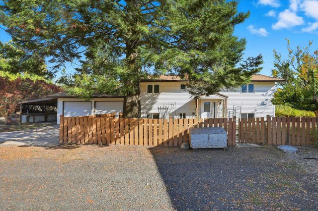 8920 E Schwachtgen Branch Rd, Chattaroy, WA 99003