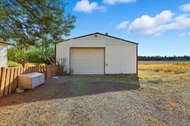 8920 E Schwachtgen Branch Rd, Chattaroy, WA 99003