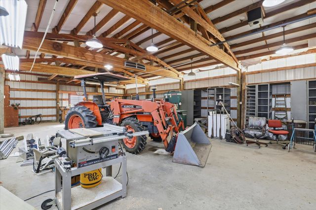 8920 E Schwachtgen Branch Rd, Chattaroy, WA 99003