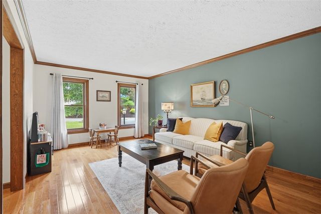 164 Oakdale Dr, Zelienople Boro, PA 16063