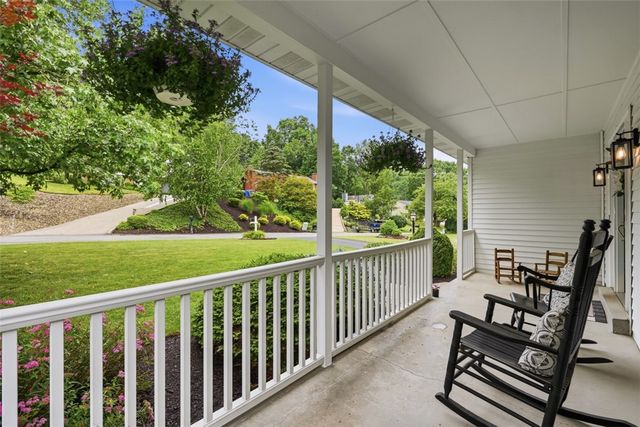 164 Oakdale Dr, Zelienople Boro, PA 16063