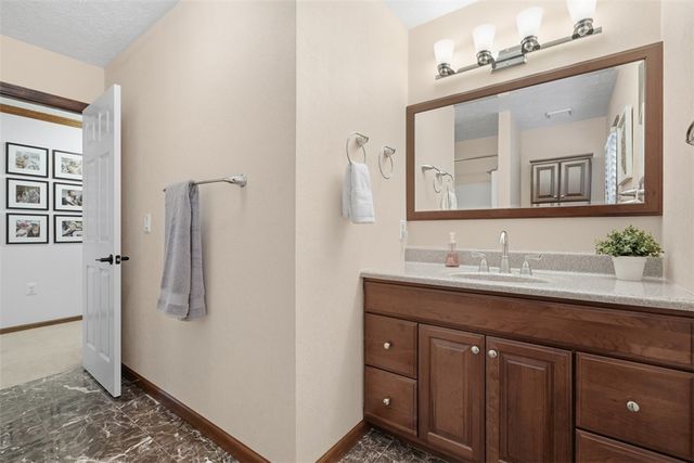 164 Oakdale Dr, Zelienople Boro, PA 16063