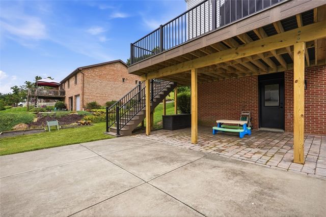 164 Oakdale Dr, Zelienople Boro, PA 16063