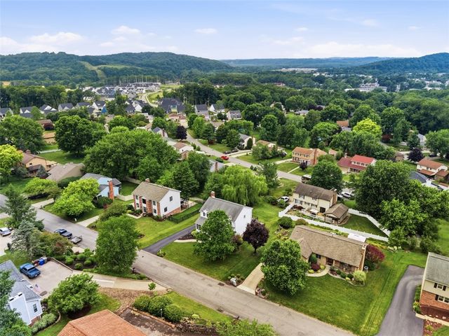 164 Oakdale Dr, Zelienople Boro, PA 16063