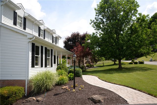 164 Oakdale Dr, Zelienople Boro, PA 16063