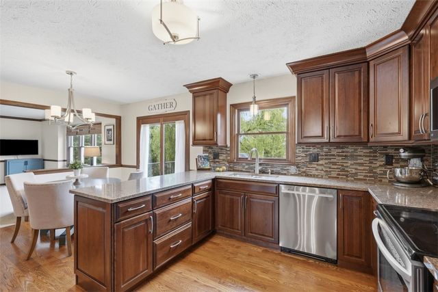 164 Oakdale Dr, Zelienople Boro, PA 16063