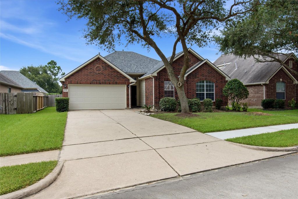 6706 Paigetree Lane, Pearland, TX 77584